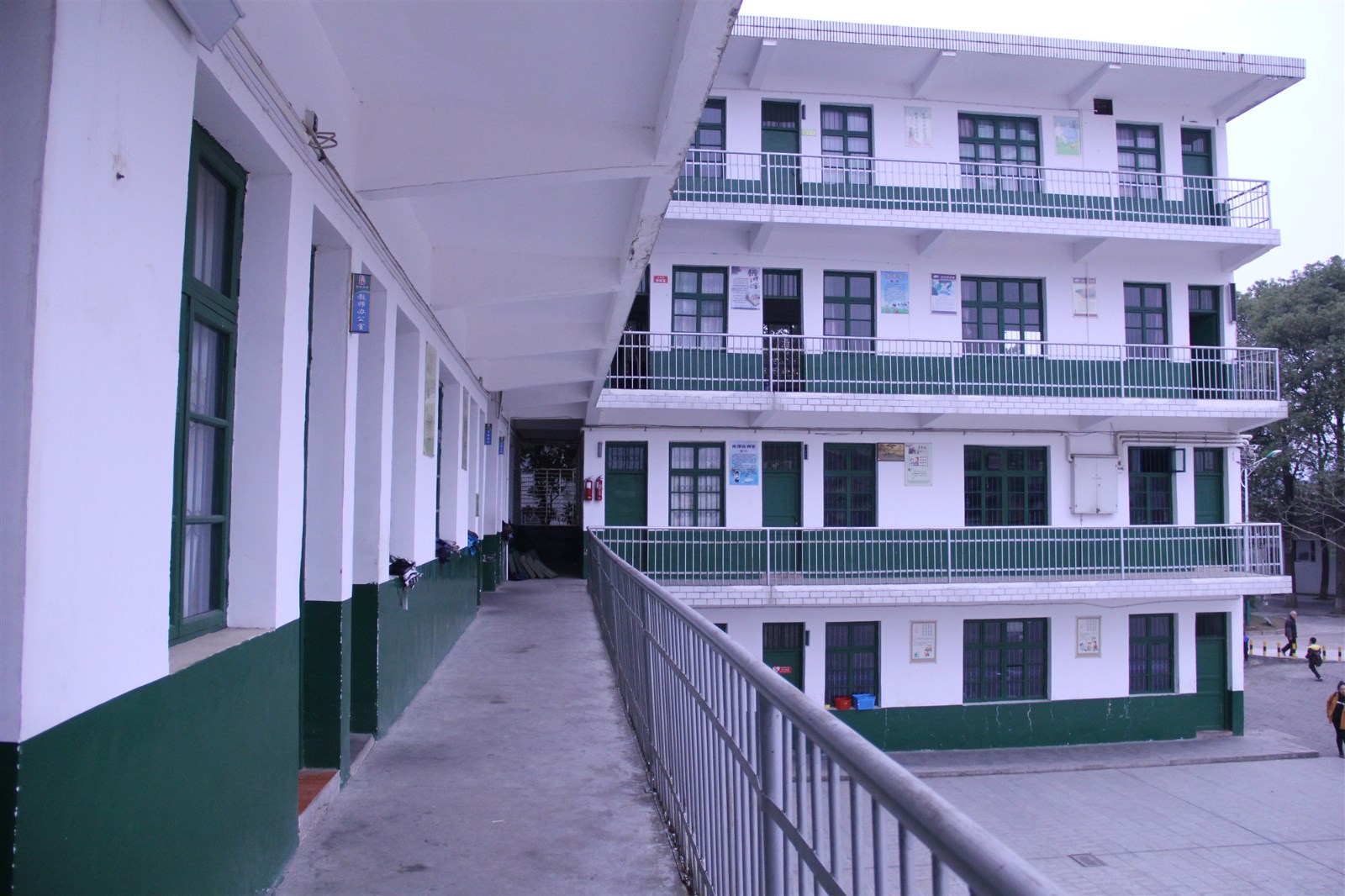 5c99c0ae0f949.jpg fr.jpg